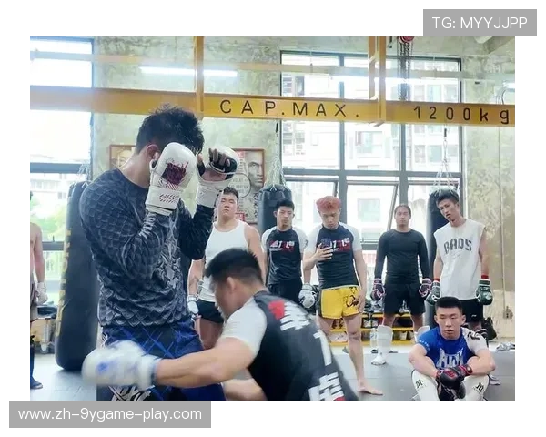 UFC选手站立组合对抗课：掌握站场技巧，成为格斗高手的秘密武器